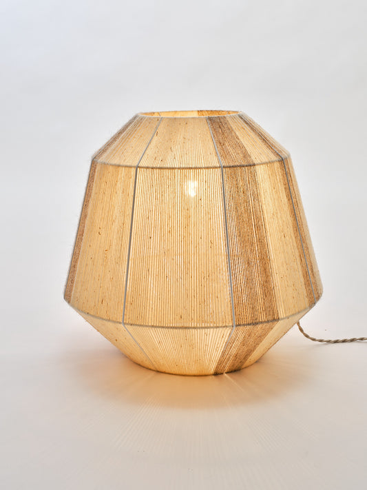 Lampe à poser laine de brebis basque - version allumée