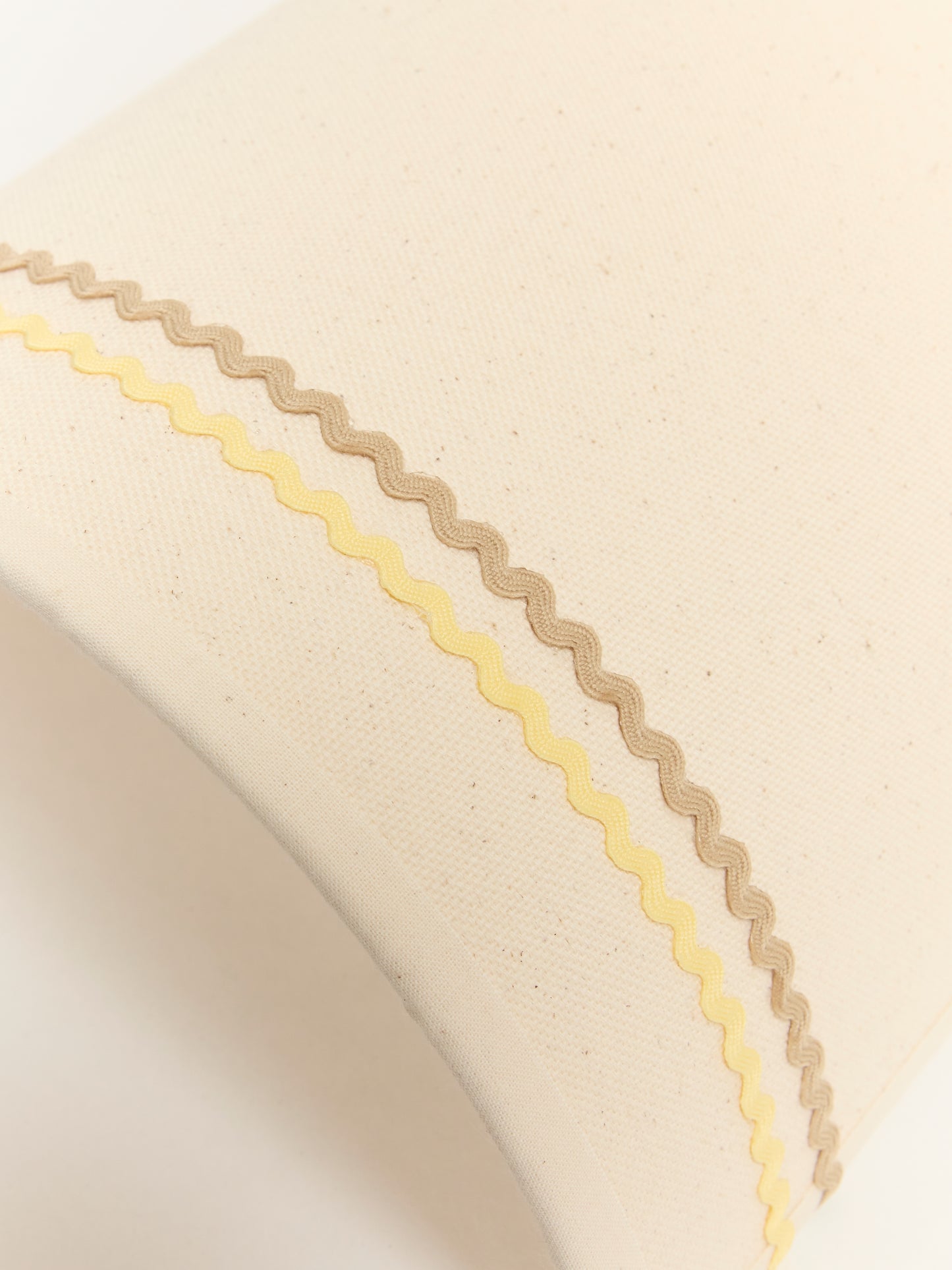Beige / Jaune Beurre